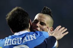 Fiorentina & Napoli Amankan Posisi Tiga Besar di Akhir 2015