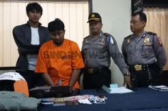 Mau Nyalon Kades, Roy...