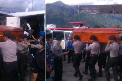 Isak Tangis Warnai Kedatangan Jenazah Anggota Polsek Sinak