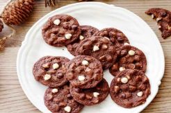 White Chocolate Chips Cookies untuk Camilan Tahun Baru