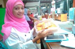 Amalia Nur Afifah, Tak Malu Jualan di Kampus