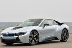 Pria Ini Tidak Bisa Keluar dari BMW i8