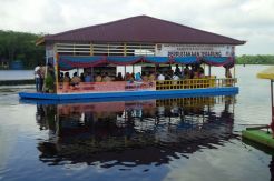 Perpustakaan Terapung Pertama di Sumsel Beroperasi