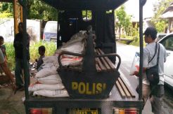 Polisi Sita Ratusan Karung Raskin