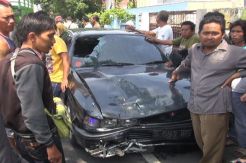 Diduga Balapan, Mobil Pejabat Tabrak Pengendara Motor hingga Tewas