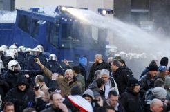 Polisi dan Wartawan Terluka Akibat Bentrokan di Cologne