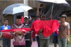 Melihat Ritual Pemindahan Tombak Pusaka di Wajo