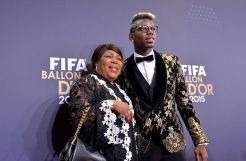 Pogba Ajak Ibunda di Malam Penghargaan Ballon dOr