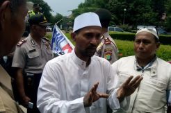 Dihadang FPI, Seminar...