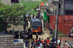 Begini Aksi Densus 88 Geledah Rumah Terduga Teroris di Baleendah