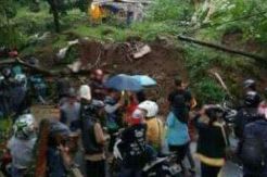 Dua Motor Tertimbun Longsor Cugenang