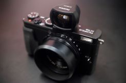 Fuji X70 Kamera Poket dengan Sensor X-Trans II  dan Layar Sentuh