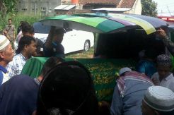 Isak Tangis Warnai Pemakaman Korban Teror di Sarinah