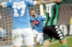 Napoli Amankan Puncak...