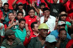 Komunitas Tukang Becak Sampit Dukung Willy-Wahyudi