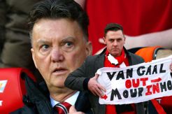 Terus Tertekan, Van Gaal Pertimbangkan Tinggalkan United