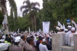 Revisi Perda Miras, FPI Geruduk Gedung DPRD Depok