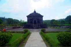 Keindahan Candi Banyunibo...