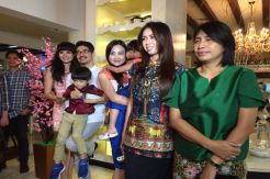 Jelang Imlek, Alena Wu Kebanjiran Job