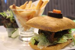 Sandwich Rendang yang Rasanya Nendang