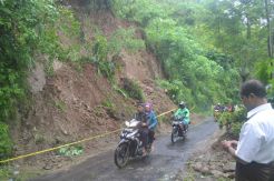 Kepala Dukuh Tewas Tertimbun Longsor
