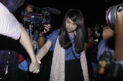 Tampak Lelah, Hampir 11 Jam Hani Jalani Pemeriksaan