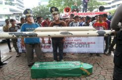 KPK Didesak Periksa Ahok Terkait RS Sumber Waras