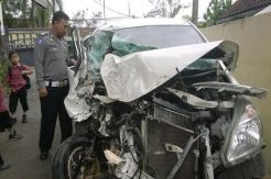 Tabrakan dengan Bus, Sopir Xenia Tewas Terjepit