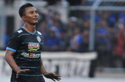 Ditendang Arema, Hermawan Merapat Ke Persib Bandung?