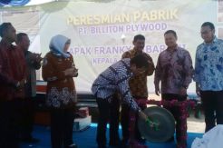 Kepala BKPM Resmikan Pabrik Kayu di Belitung