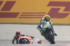Insiden Rossi vs Marquez Paksa FIM Bikin Keputusan Baru