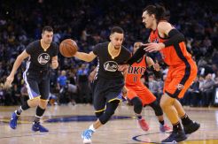 Kalahkan Thunder, Warriors Cetak Rekor Lagi