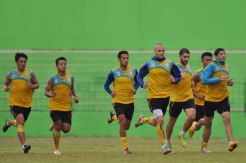 Perburuan Pemain Asing Belum Berakhir, Arema Gembleng Skuat di Batu