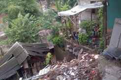Longsor di Jagakarsa, Tiga Warga Terluka