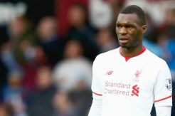 Buang Banyak Peluang, Benteke Disindir Fans Liverpool