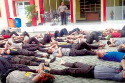 Choose Snooze Instead Dhuhur Prayer, Surabaya Police Dry in The Sun