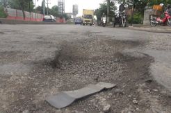 Hati-Hati, Banyak Jalan Berlubang di Jombang