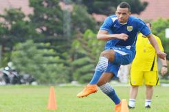Aron Wife Doesnt Agree Her Husband in Persib