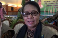 Menteri Yohana Desak...