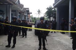 Tim Densus 88 Geledah Rumah Mantan PNS Dishub Malang