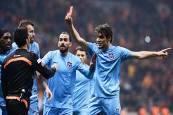 Brandshing Red Card, Referee Sent Off Trabzonspor Player