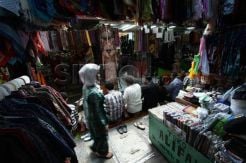 Larangan Berdagang di Hari Jumat Menuai Kecaman