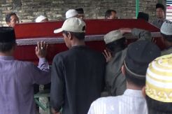 Jenazah Korban Ledakan PLTA di Karo Dimakamkan