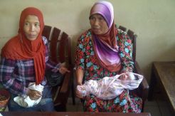 Bayi Hasil Hubungan Gelap Dibuang Depan Toko