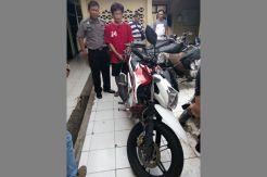 Beraksi di Pesta Pernikahan, Pencuri Motor Ini Dihajar Massa