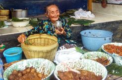 Mbah Lindu, The Oldest Yogyakarta Gudeg Seller