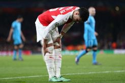 Wenger Pening, Oxlade-Chamberlain Absen 8 Pekan
