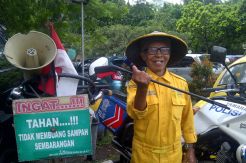 Rajin Bersihkan Kota Bandung, Pria Ini dapat Hadiah dari Australia