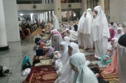Warga Palembang Bersiap Salat Gerhana Matahari di Masjid Agung