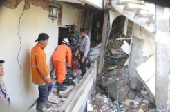 Terlalu Banyak Material, Petugas Sulit Evakuasi Korban Longsor Kota Bunga
